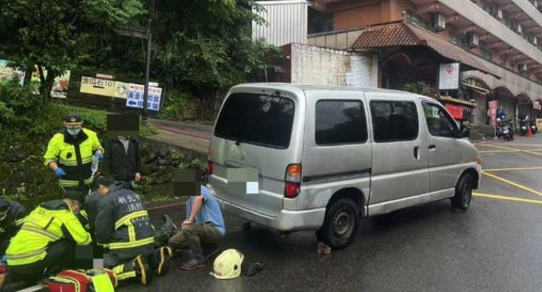 快新聞／疑忘拉手煞車！瑞芳男「肉身擋車」捲入車底　救出無心跳