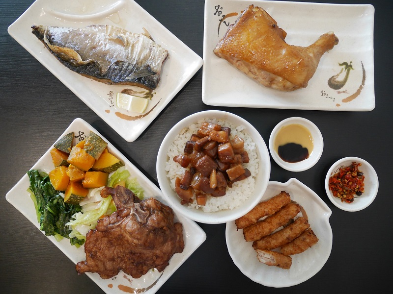 彰化手工蝦捲飯|新鮮現做蝦捲層次十足　Q嫩魯肉飯來店必吃！