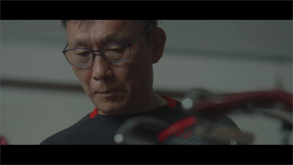 李洋爸替兒羽球拍穿線　放進「必勝盒」送上祝福