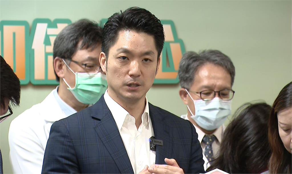 放不放颱風假？陳其邁臉書湧入市民狂讚"最瀟灑的男人"