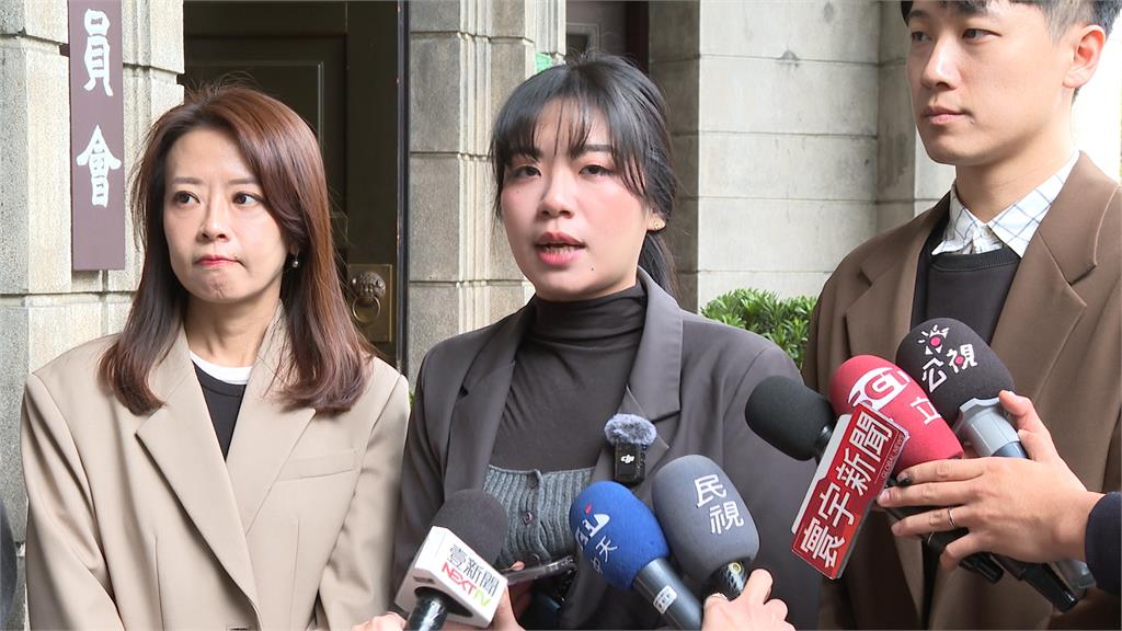 快新聞/用《島嶼天光》回應李孝亮母親 楊智伃遭網轟:你知道歌詞在罵國民黨嗎?