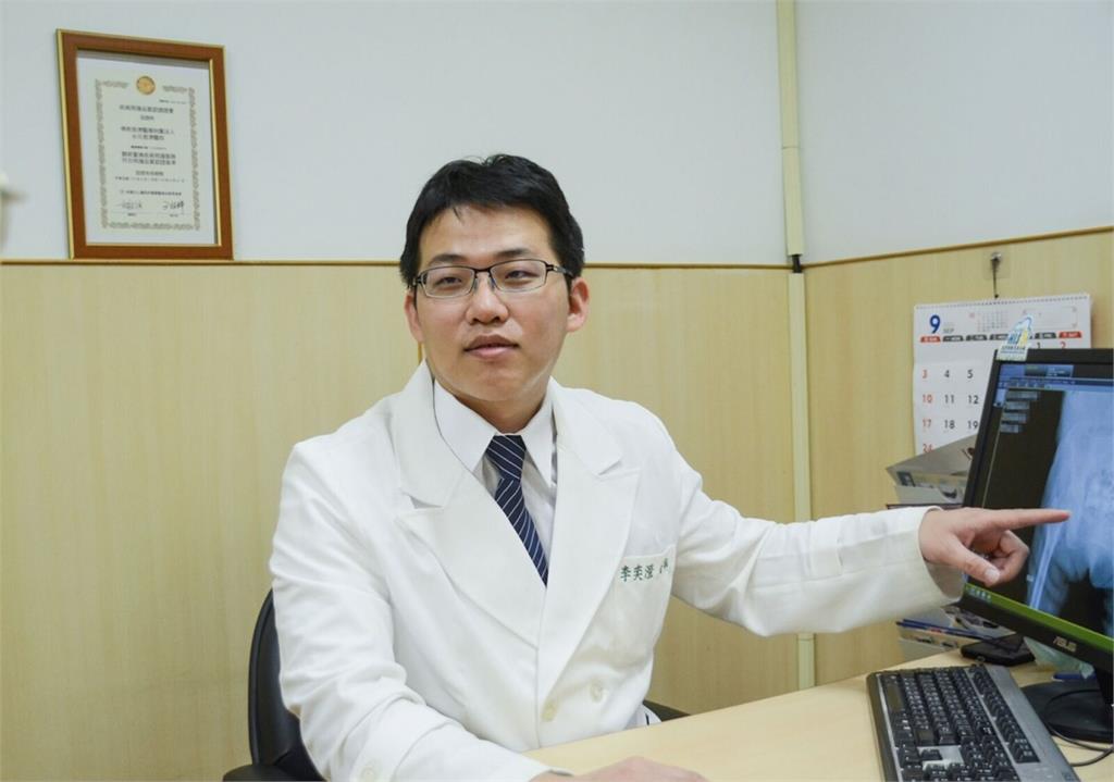 27歲男進健身房一秒「胸部瘀青腫脹」 竟罕見胸大肌斷裂!