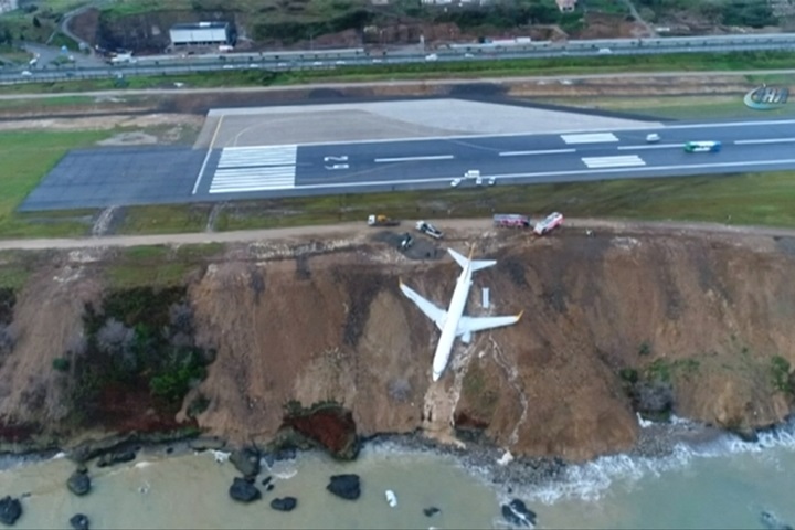 飛馬航空客機險落海168人逃死劫 意外原因仍不明