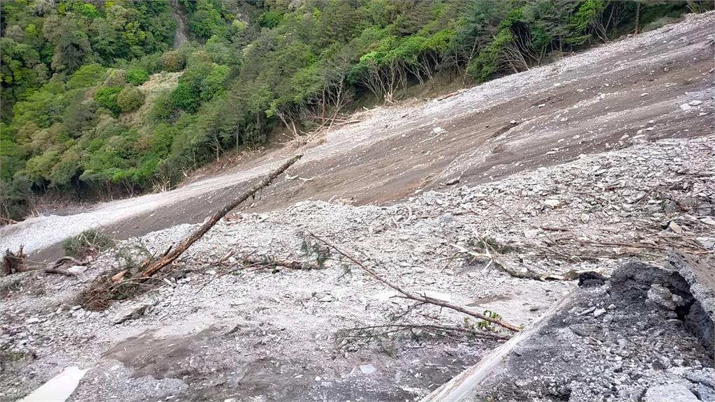 快新聞／中橫關原段大規模山崩！土石掩埋廣達200公尺　初估5天才能搶通