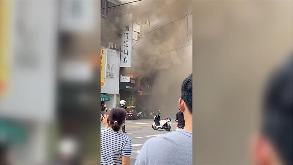 台中燒肉店火警民眾驚慌逃　2員工受困救出1死1命危