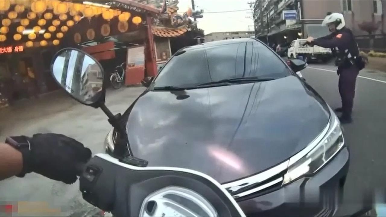 快新聞/當警察吃素的?宜蘭租賃車掛「假車牌」還拒檢猛撞...2警狂開11槍阻落跑