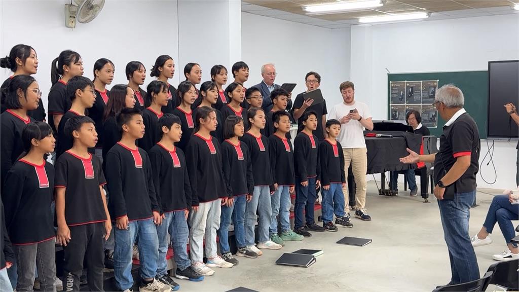 熱搜／音樂無國界！　國王歌手美聲合唱尬布農八音