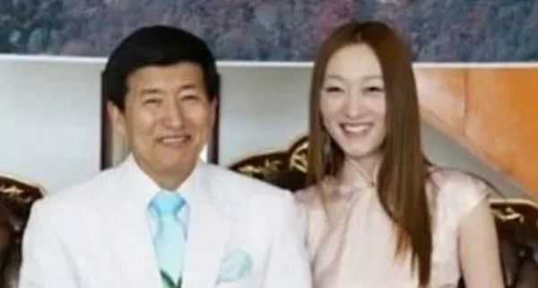 韓邪教女幫兇鄭朝恩現身！助鄭明析性侵信徒　竟獲「愛的忠誠獎」