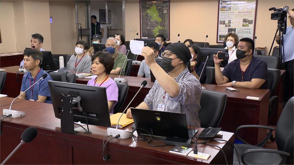 阿波羅大廈管委會鬧雙胞　建管處遲不發核備函住戶轟「跳針」