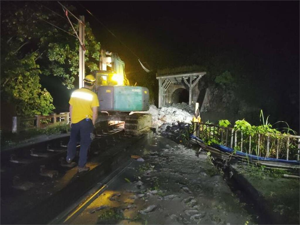 台鐵全線班次調整一次看！　花蓮暴雨癱瘓北迴線「柴聯車搶接駁」