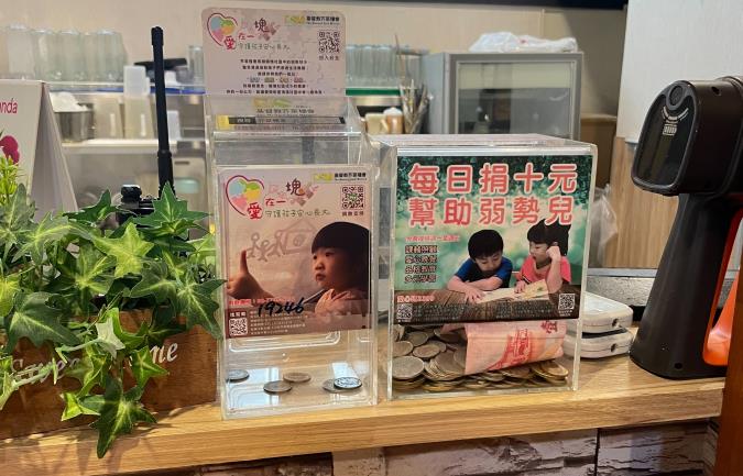 假慈濟志工搜括「愛心捐款箱」　因「名片錯字」遭店家識破
