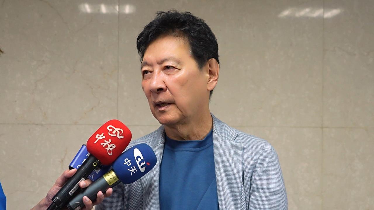 國民黨主席改選領表第一天　傅鬆口這樣說、郝趙整合中