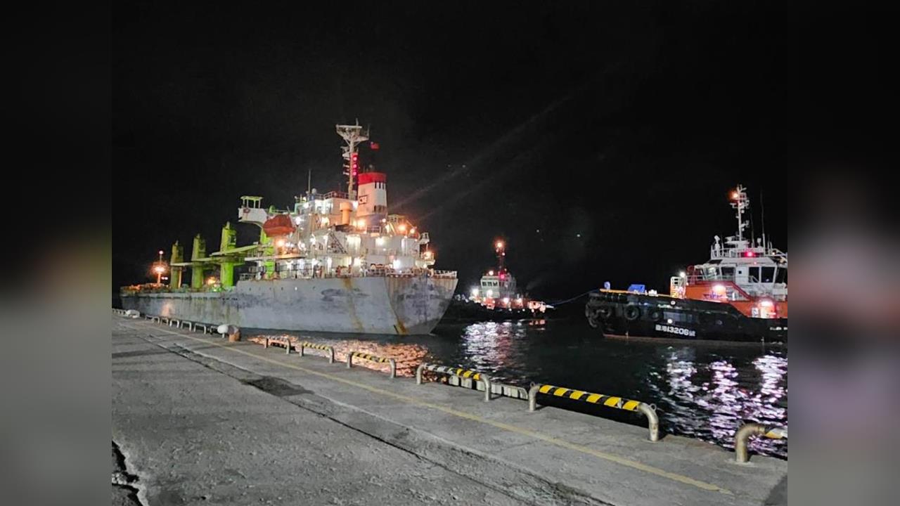 快新聞／可怕！貨輪載「200噸餘油」擱淺花蓮海堤　政府急救援避免海污染