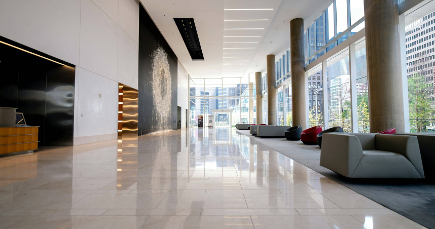 台人擠滿東京飯店「大廳吵翻天」　她怨：被吵到頭好痛