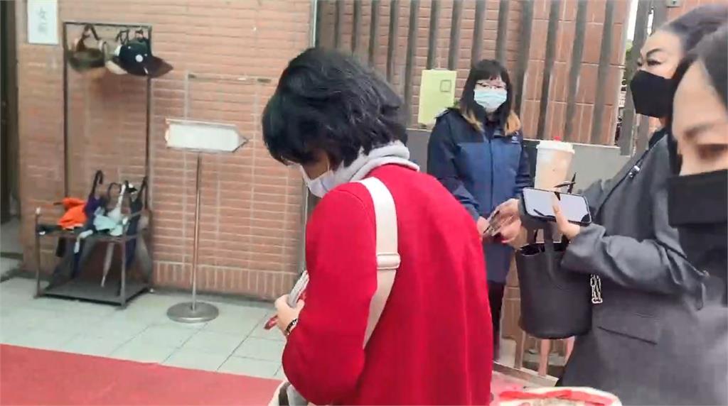 快新聞／思夫心切！憂尪初三餓著　陳佩琪再奔北所「送面會菜」