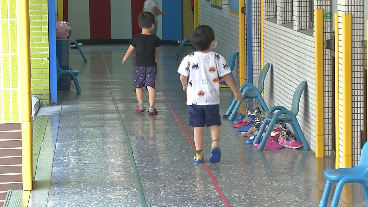 這款老師!師教訓6歲女童 捶肚20下