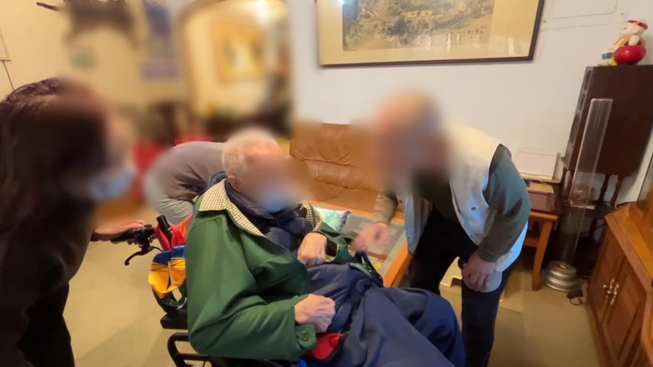 獨家／人瑞與68歲看護結婚！家屬疑「另有目的」曝曾贈豪宅　遭三度抵押3,500萬