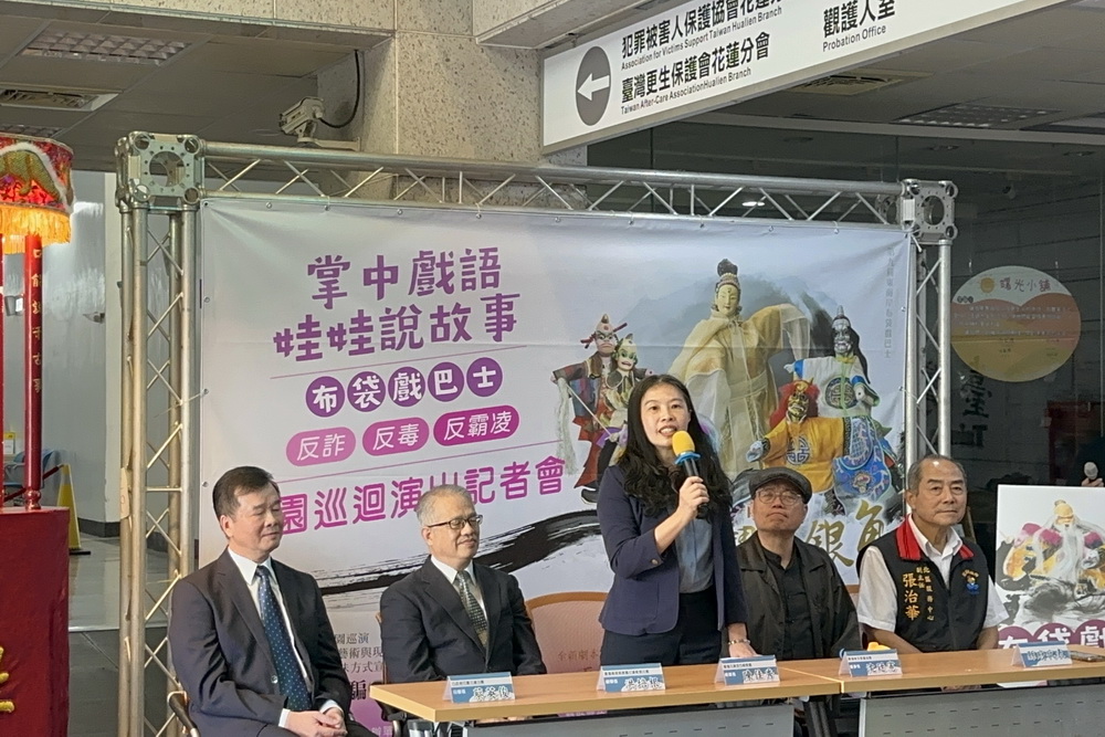 掌中戲語、娃娃說故事　花檢開啟傳統布袋戲校園巡演