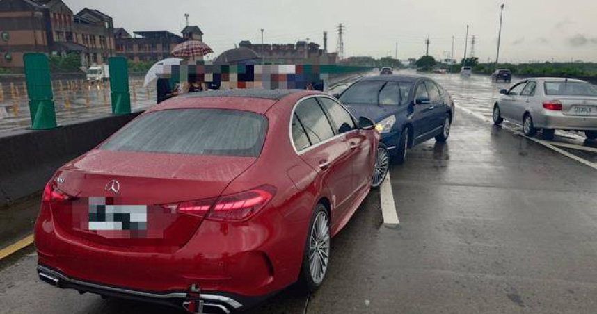 逆向狂飆！88歲無照翁誤闖國道釀3車連環　驚險瞬間險釀大禍