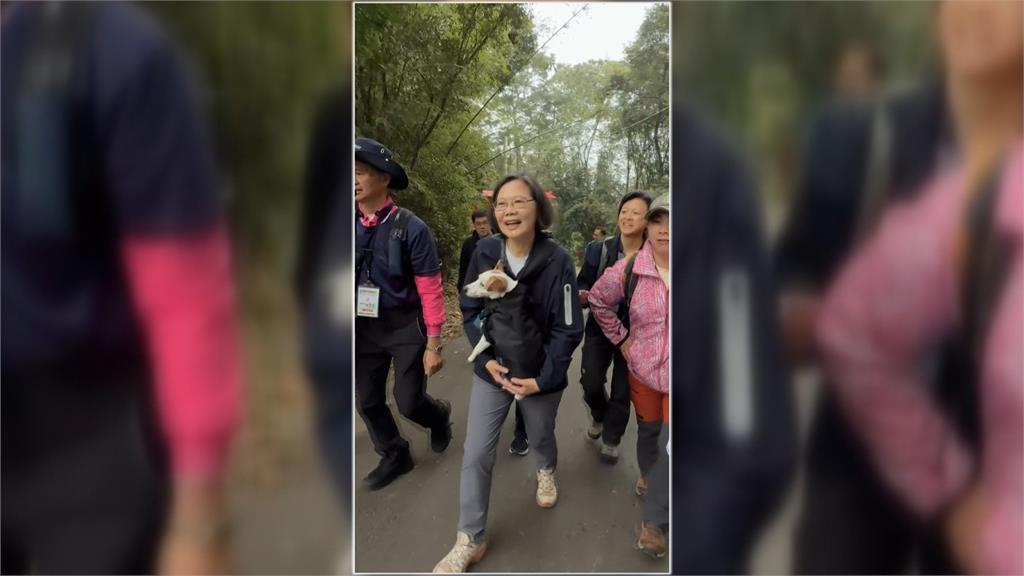 帶愛犬樂樂挑戰樟之細路！　蔡英文：爬山魂漸漸被開啟
