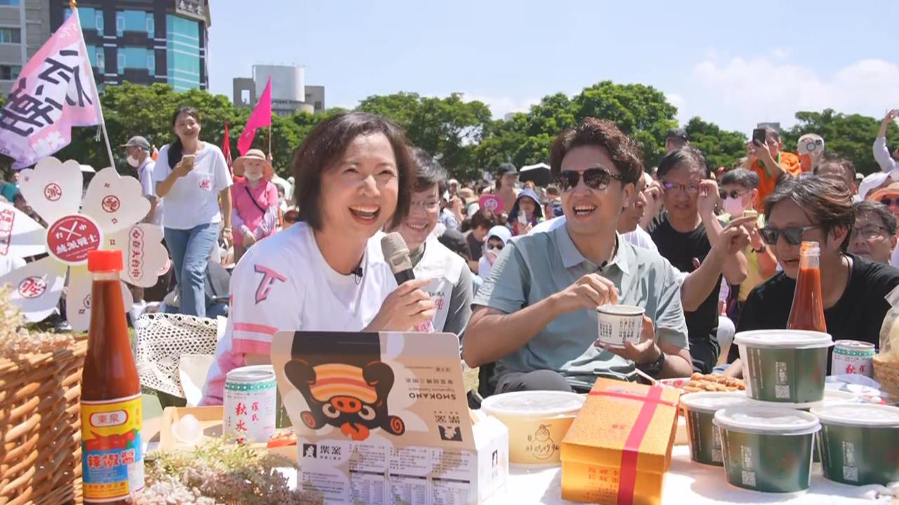 快新聞／台中洋流湧現！沈伯洋走讀人潮大爆滿　拿東泉辣椒醬加雞蛋糕
