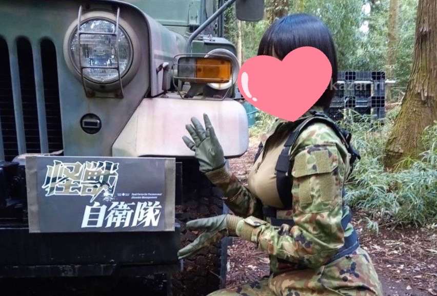 她自衛隊退役變身軍武網紅　「美到令人恐懼」夢想軍車環遊日本！