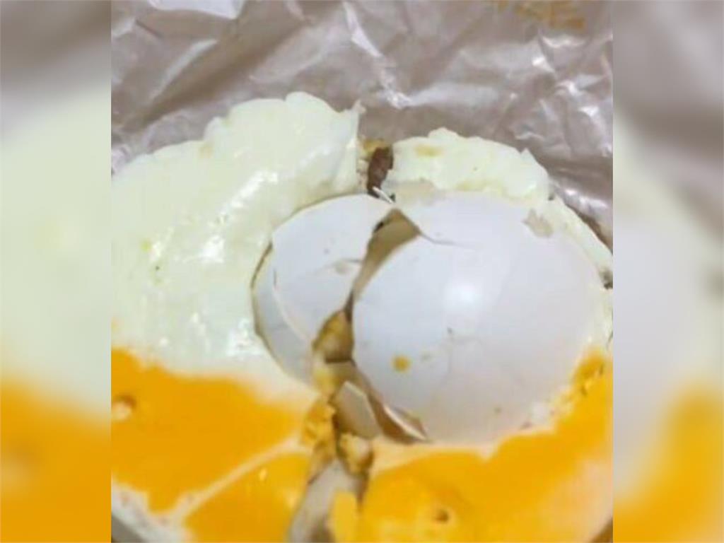 快新聞／嚇！中和麥當勞「漢堡內夾完整蛋殼」　業者、新北衛生局說話了