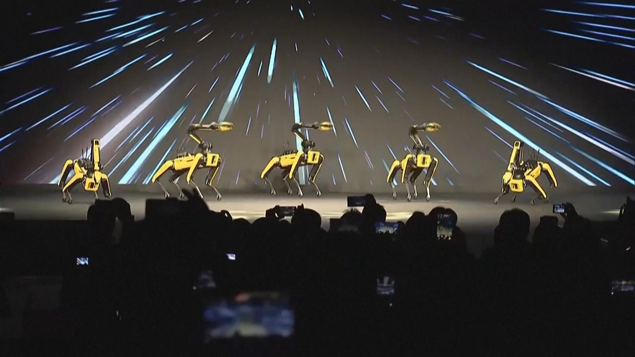 CES機器狗大跳K-POP夯曲 機器人2年後進廠工作