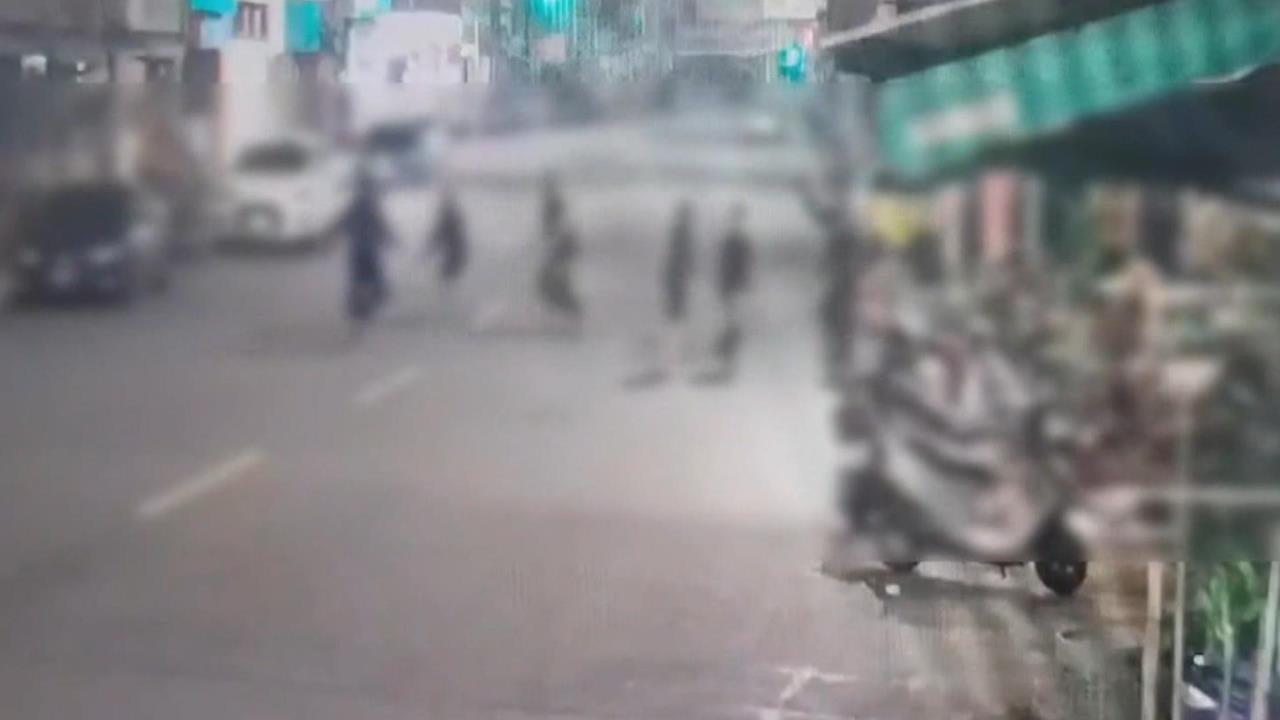 疑為妻子討債闖高雄民宅　「球棒隊」暴打住戶後駕車逃逸