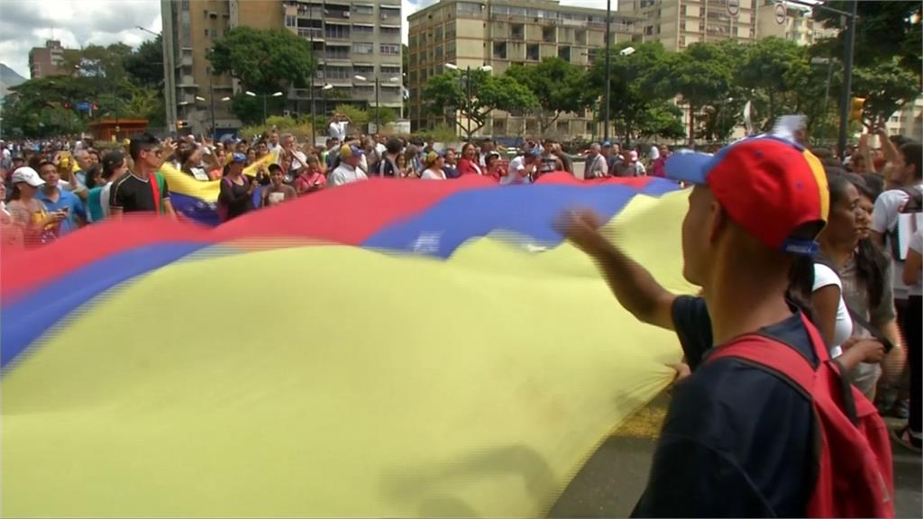 委內瑞拉反對派大遊行 領袖瓜伊多上街頭抗議