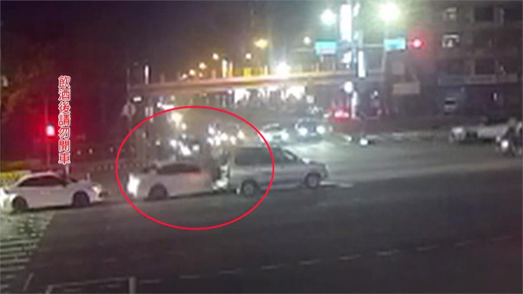 酒駕肇逃？台中貨車蛇行撞兩車　當消防隊員面前肇逃
