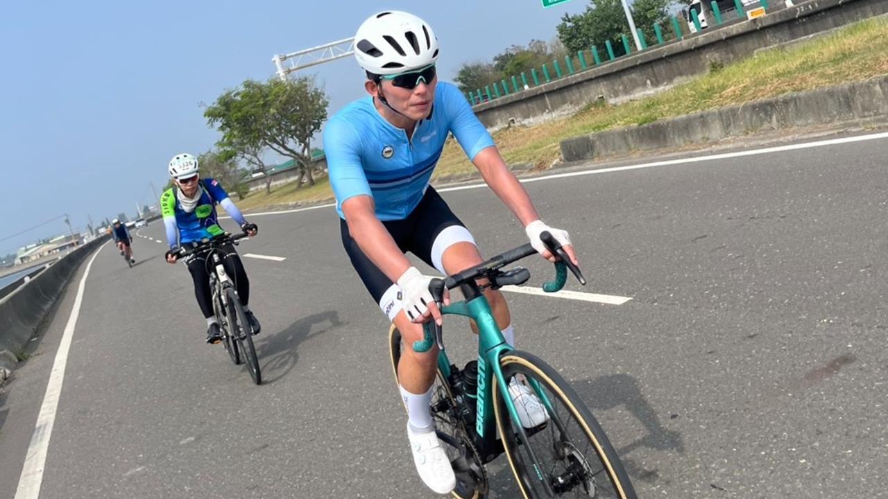 黃國昌喜曬「北高360」挑戰照！四叉貓「抓包2細節」酸問：沒繳報名費？