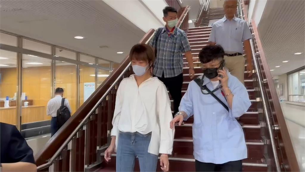大牙首度出庭稱「謝謝關心」　硬起來發文「已到香港警局報案」