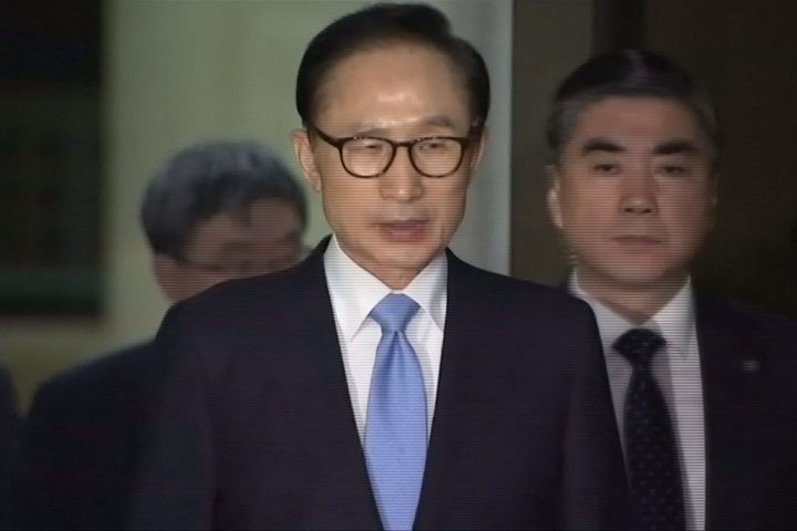 李明博被控涉貪百億韓元 應訊全盤否認指控