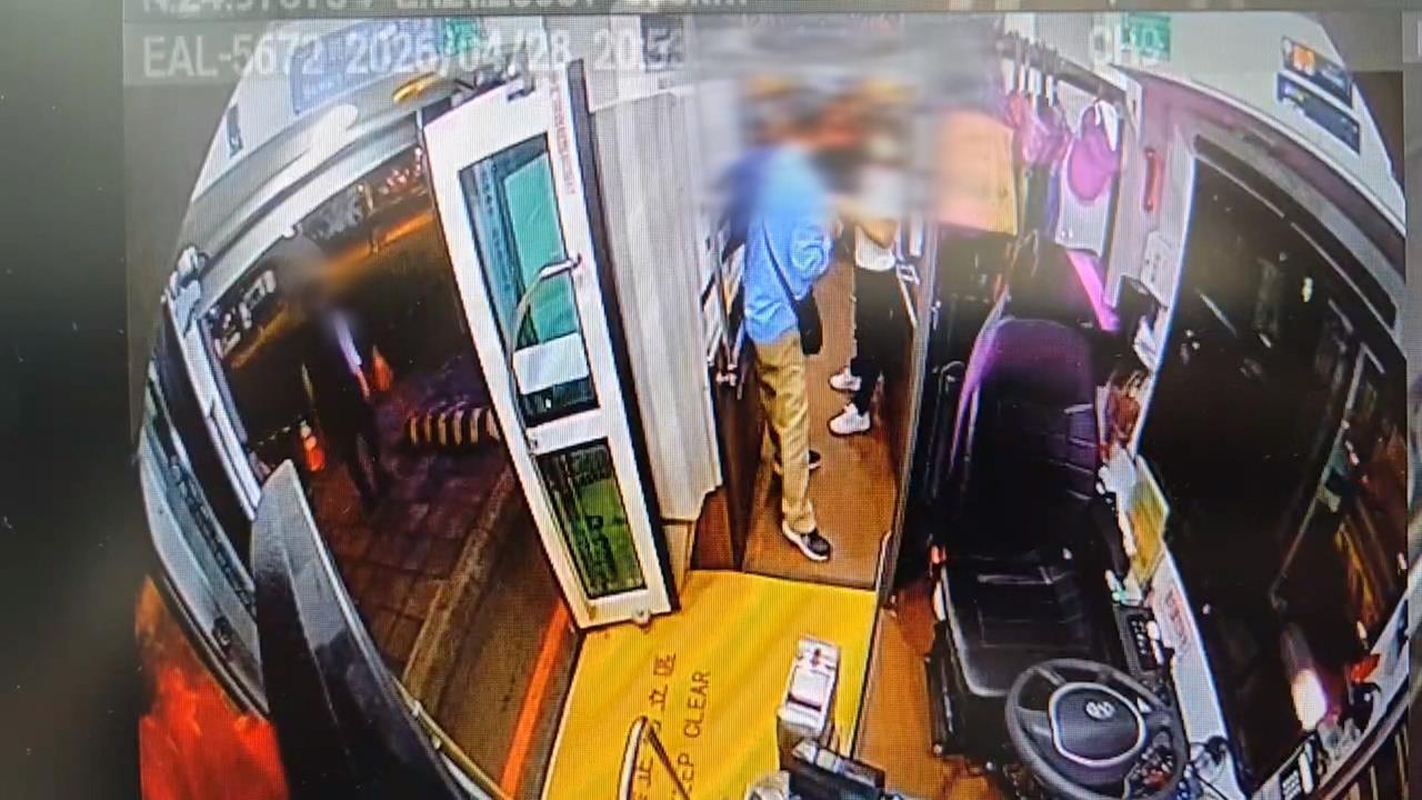 搭不到車男子怒飆罵"不雅字眼"　司機丟車追上前理論