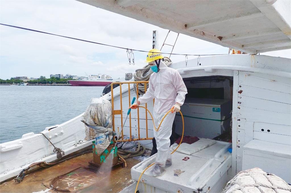 快新聞／台南外海攔查走私人口漁船  船上7人「PCR呈現陽性」