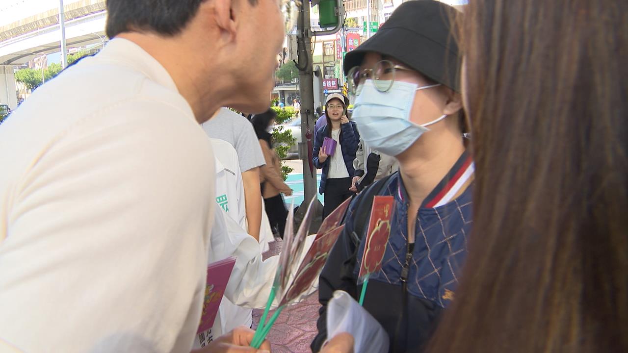 黃國昌情人節掃街拜票又遇踢館? 昌粉哽咽喊「這件事」場面再尷尬