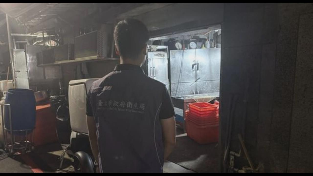 百威黑心腸674公斤流向台北利太肉品 躲著!業者拉鐵門拒絕採訪