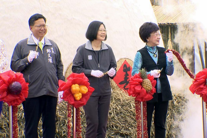 蔡總統出席桃農博 與呂秀蓮同台互動冷