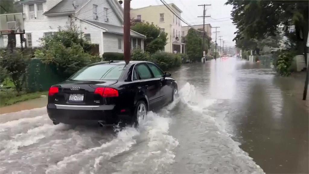 3hr下了1個月的雨量　紐約暴雨車輛拋錨