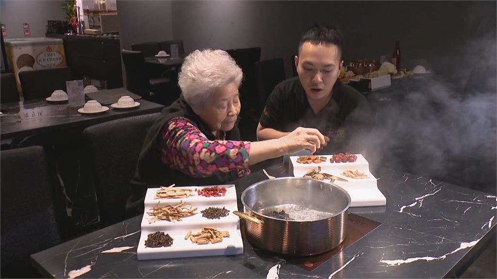 85歲阿嬤奪高雄店花冠軍 「藥膳火鍋」散播愛孫的心