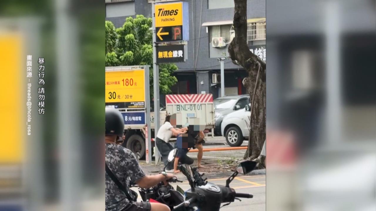 迴轉未禮讓！高雄兩駕駛「下車單挑」　大街上演全武行　一度拿石頭作勢砸人