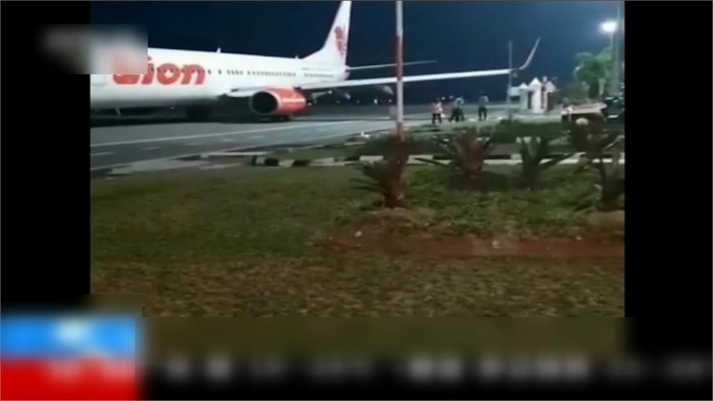 印尼獅航又傳意外！班機起飛前「機翼撞燈柱」