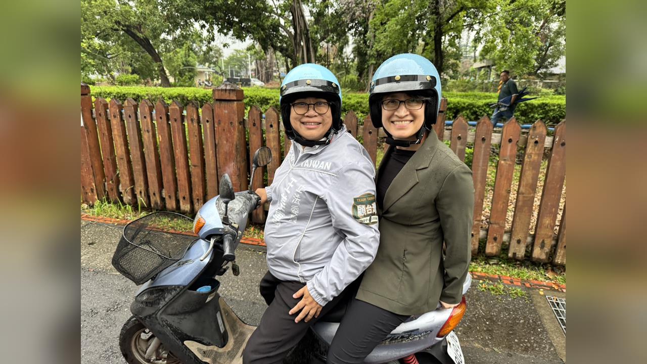快新聞／蕭美琴來嘉！王美惠騎歐兜賣雙載　「雙美小旅行」雨中前進