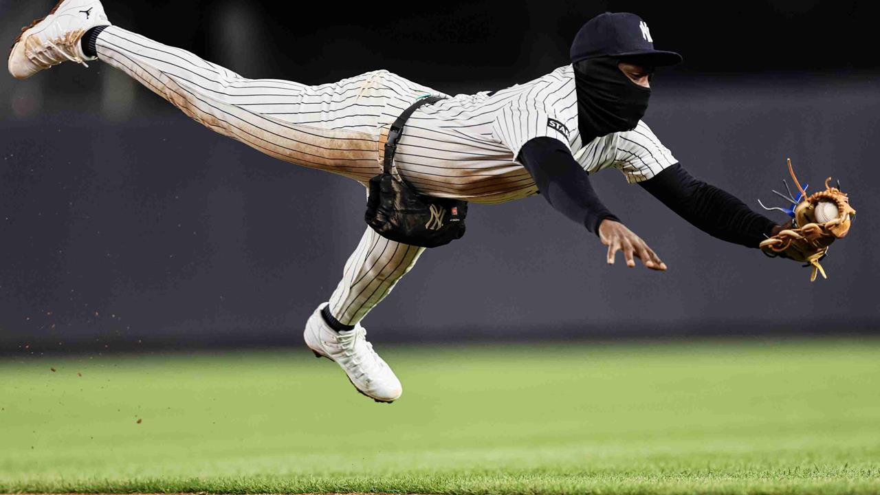 MLB(影)／夜市老闆來打大聯盟？洋基球星上演不可思議接殺「特殊腰包」成亮點