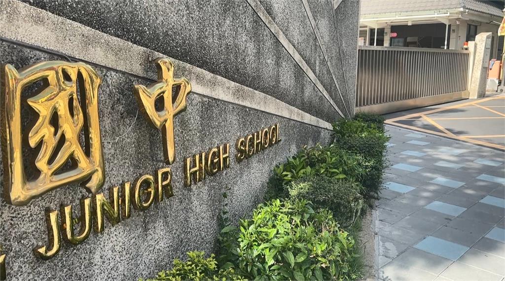 高雄某國中爆鼠患　學生下課抓老鼠　校方：每學期都有清消