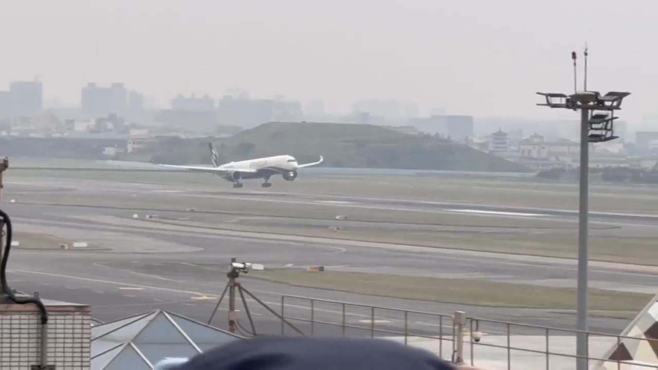 講不聽！姊妹南韓飛回台灣「機上1動作」惹怒全艙…慘遭檢舉「重罰下場」曝光