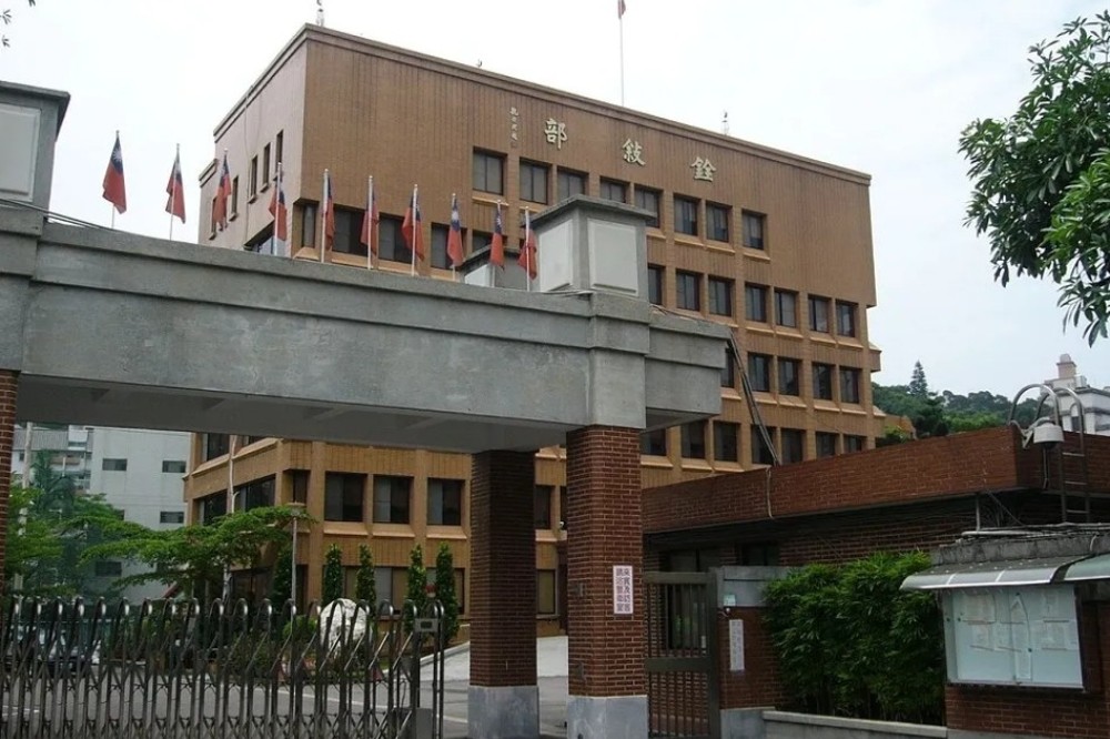 考績終結「食乙獸」只是公務人事革新第一步