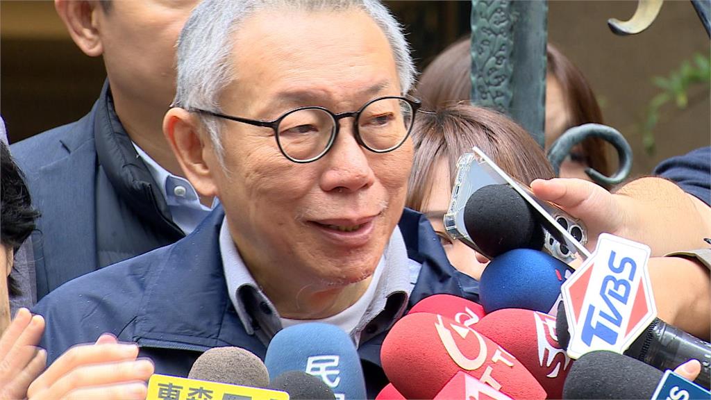 柯文哲回家了！　「跨火爐轉運」　陳佩琪家門含淚迎接