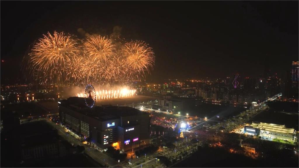高雄亞灣未來市雙面舞台260度超廣視角　跨年演唱會創舉